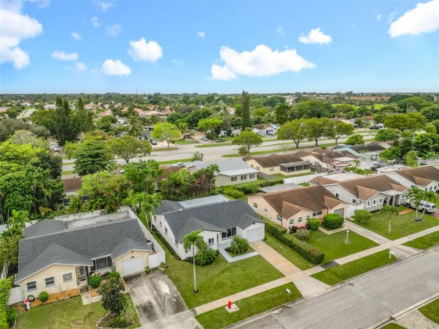 8926 SW 7th St, Boca Raton, FL 33433