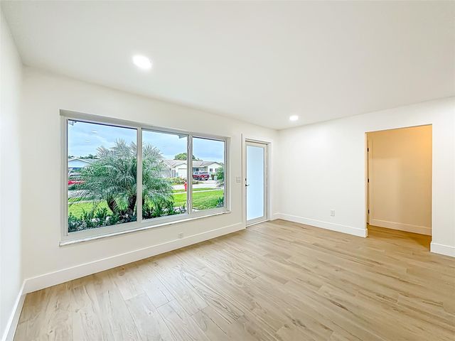 8926 SW 7th St, Boca Raton, FL 33433