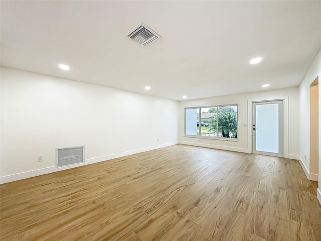 8926 SW 7th St, Boca Raton, FL 33433