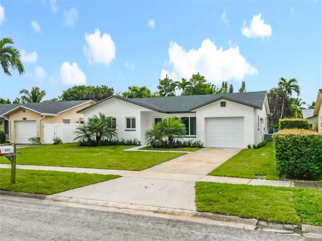 8926 SW 7th St, Boca Raton, FL 33433