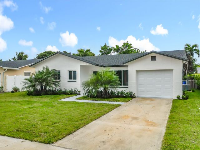 8926 SW 7th St, Boca Raton, FL 33433
