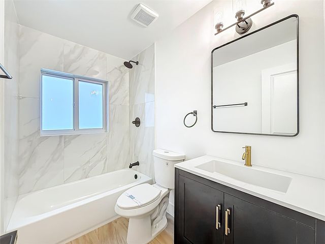 8926 SW 7th St, Boca Raton, FL 33433