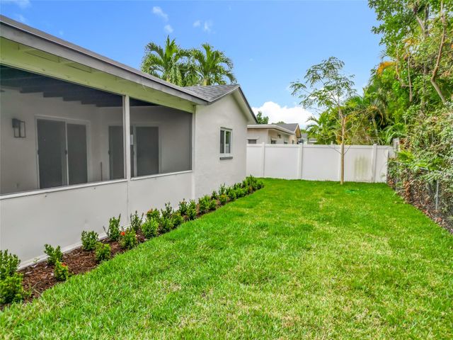8926 SW 7th St, Boca Raton, FL 33433