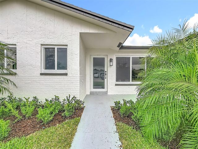 8926 SW 7th St, Boca Raton, FL 33433