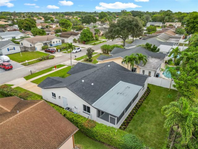 8926 SW 7th St, Boca Raton, FL 33433
