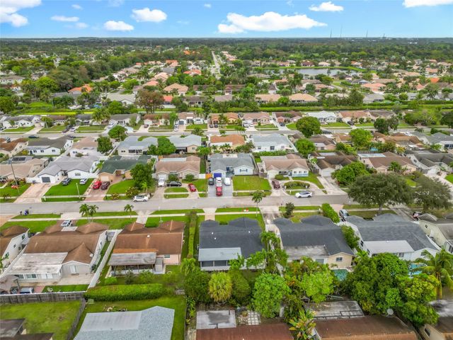 8926 SW 7th St, Boca Raton, FL 33433