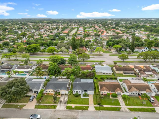 8926 SW 7th St, Boca Raton, FL 33433