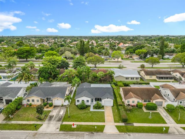 8926 SW 7th St, Boca Raton, FL 33433