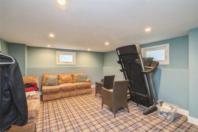 3 Clemson Lane, Woodbury, NY 11797