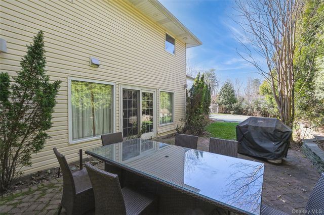 3 Clemson Lane, Woodbury, NY 11797