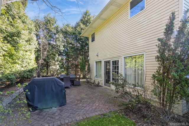 3 Clemson Lane, Woodbury, NY 11797