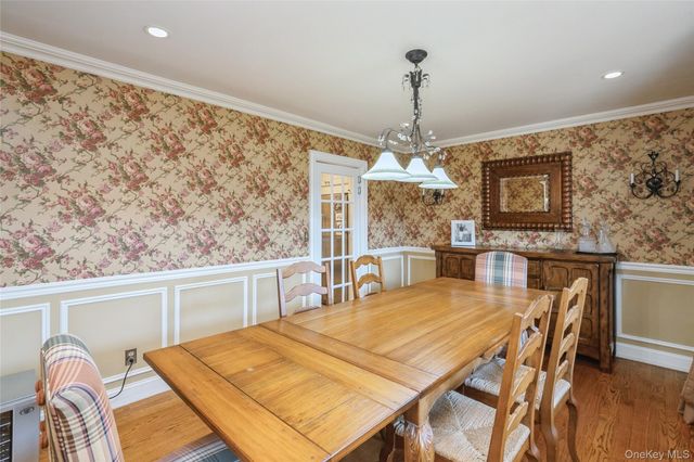 3 Clemson Lane, Woodbury, NY 11797