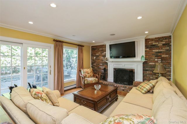 3 Clemson Lane, Woodbury, NY 11797
