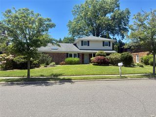 3 Clemson Lane, Woodbury, NY 11797