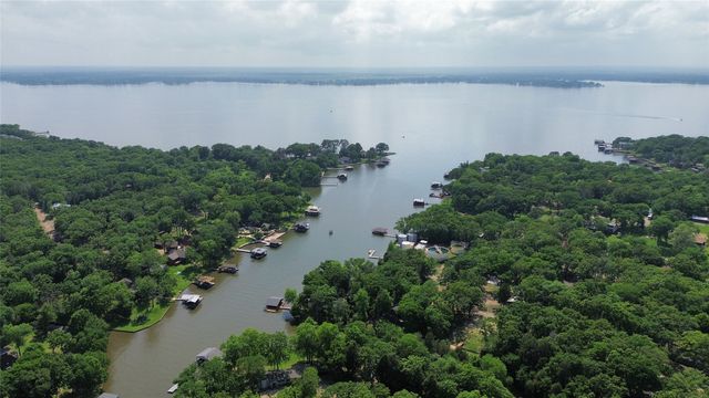 193 Cedar Oaks Drive, Mabank, TX 75156