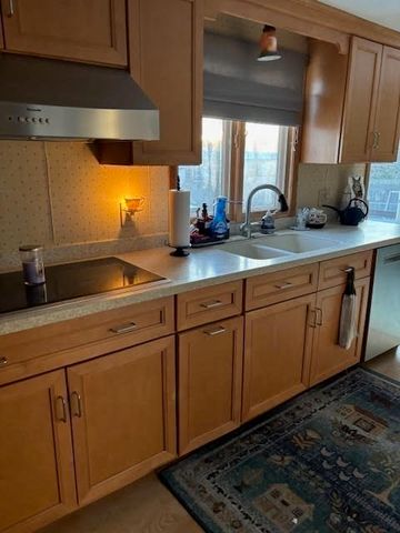 53 Riley Ave, Somerset, MA 02726