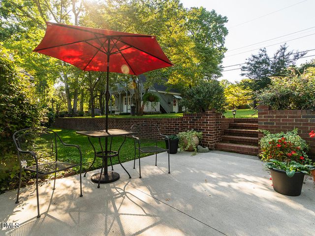 2216 Canterbury Drive, Burlington, NC 27215