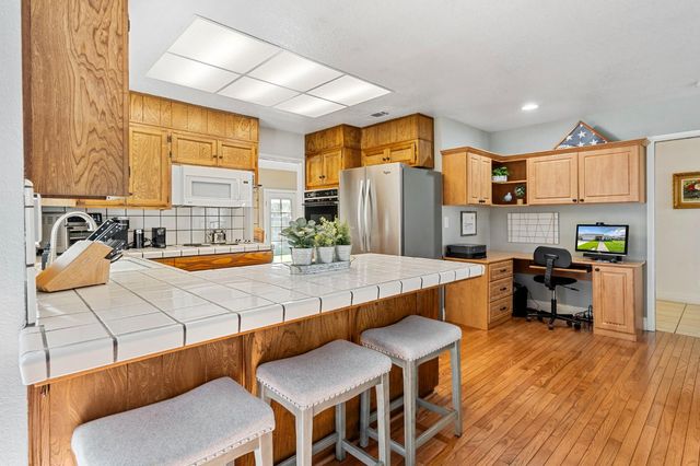 2820 Angel Dr, Stockton, CA 95209