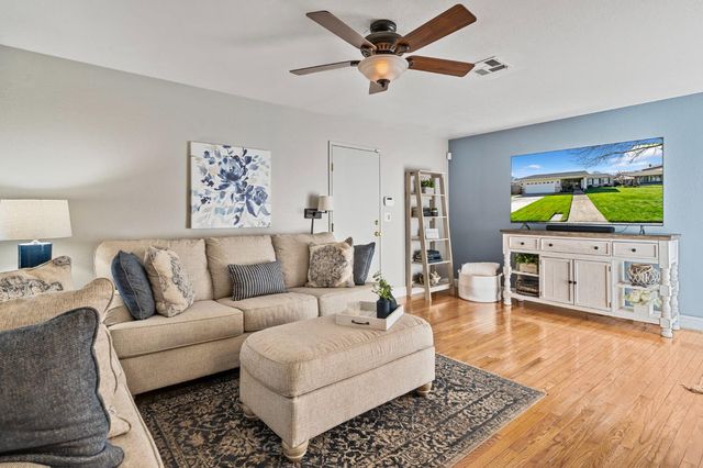 2820 Angel Dr, Stockton, CA 95209
