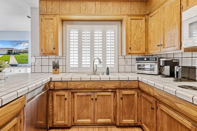 2820 Angel Dr, Stockton, CA 95209