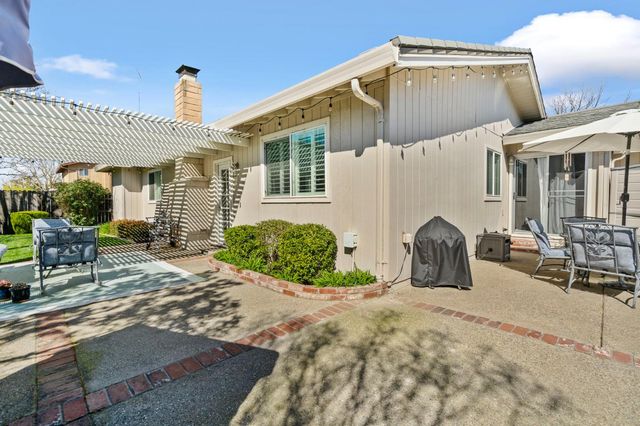 2820 Angel Dr, Stockton, CA 95209