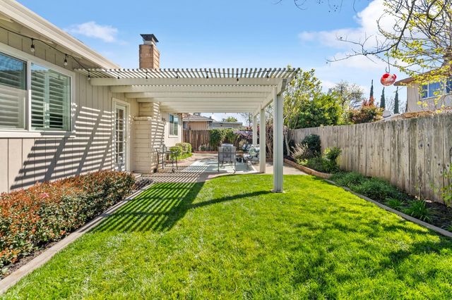 2820 Angel Dr, Stockton, CA 95209