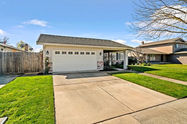 2820 Angel Dr, Stockton, CA 95209