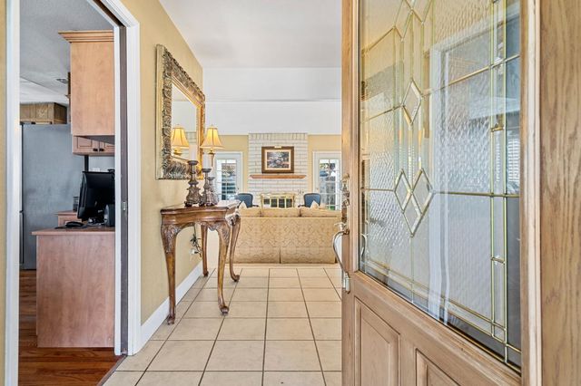 2820 Angel Dr, Stockton, CA 95209