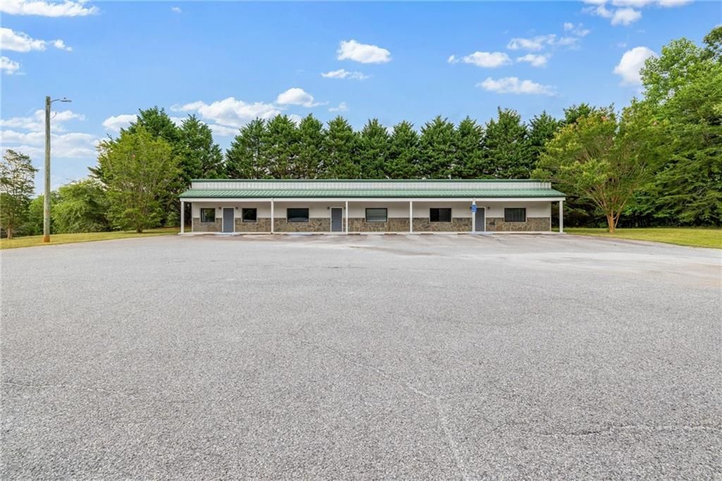 144 Commerce Parkway, Cornelia, GA 30531