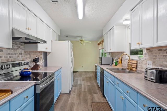 1282 RS County Road 3325, Emory, TX 75440