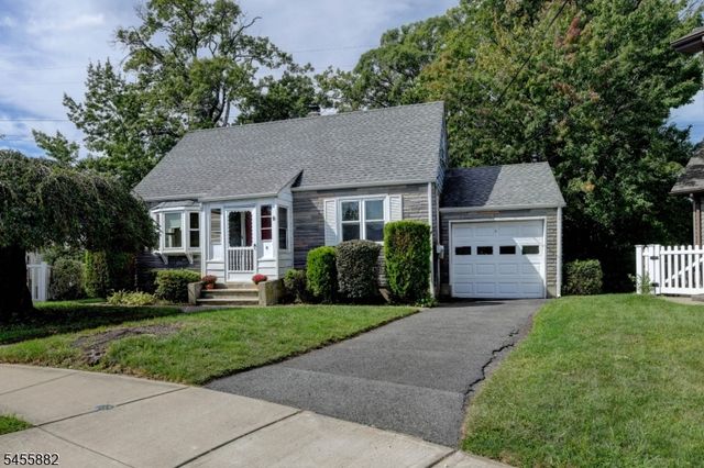 8 Tyler Ct, Clifton City, NJ 07012
