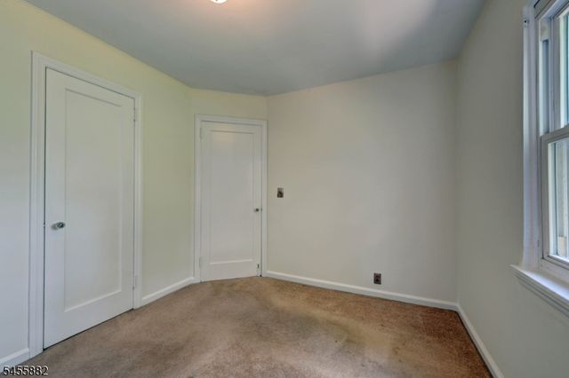 8 Tyler Ct, Clifton City, NJ 07012