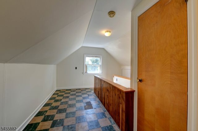8 Tyler Ct, Clifton City, NJ 07012