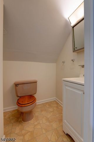 8 Tyler Ct, Clifton City, NJ 07012