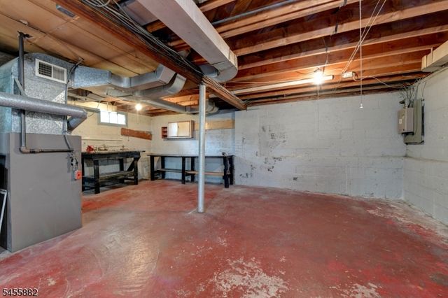 8 Tyler Ct, Clifton City, NJ 07012