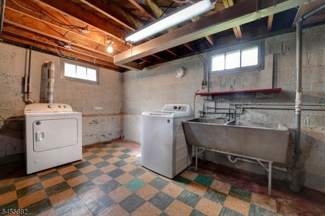 8 Tyler Ct, Clifton City, NJ 07012