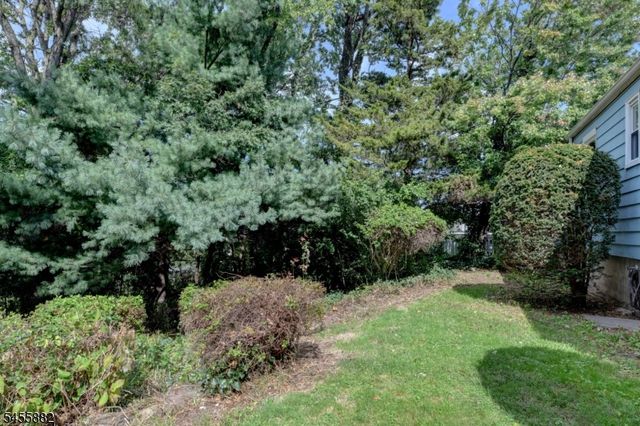 8 Tyler Ct, Clifton City, NJ 07012