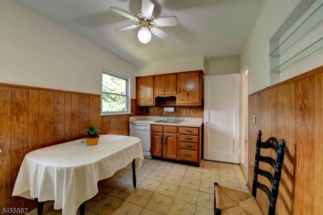 8 Tyler Ct, Clifton City, NJ 07012