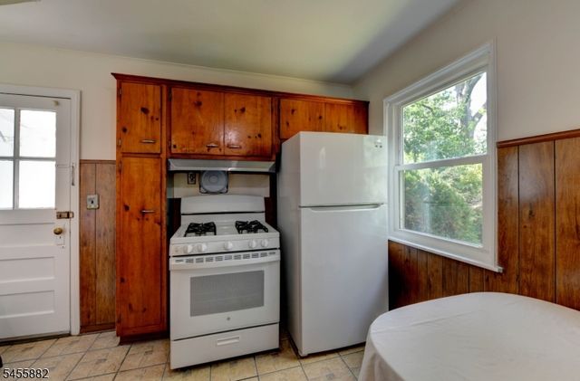 8 Tyler Ct, Clifton City, NJ 07012