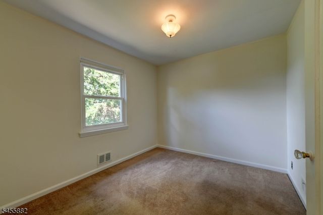 8 Tyler Ct, Clifton City, NJ 07012