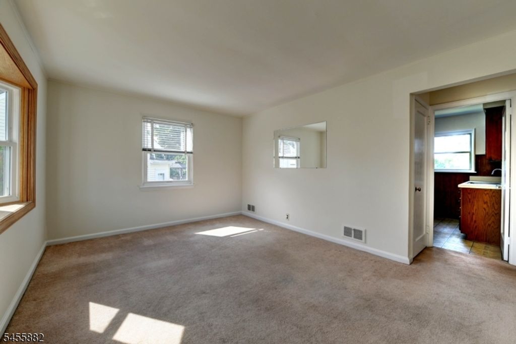 8 Tyler Ct, Clifton City, NJ 07012 — photo 5
