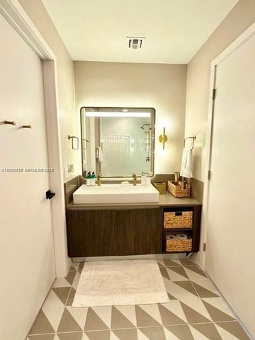 159 NE 6th St PH5014, Miami, FL 33132