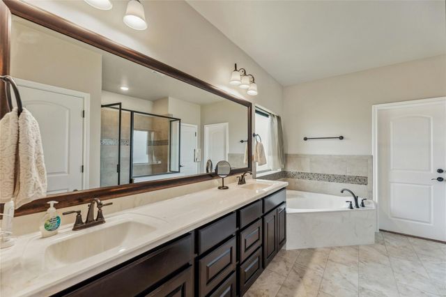 500 Seabiscuit DR, Jarrell, TX 76537