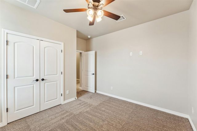 500 Seabiscuit DR, Jarrell, TX 76537