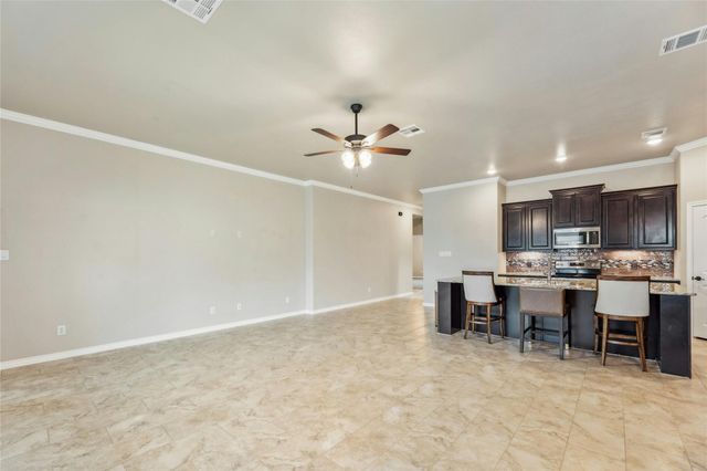 500 Seabiscuit DR, Jarrell, TX 76537