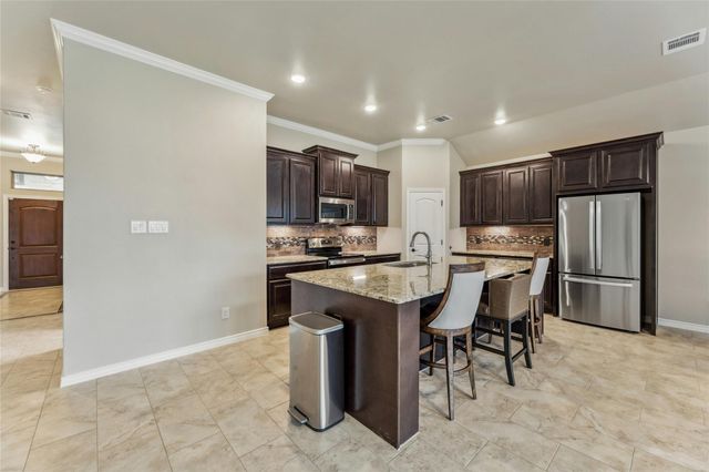 500 Seabiscuit DR, Jarrell, TX 76537