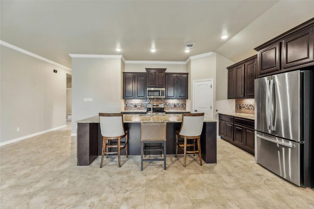 500 Seabiscuit DR, Jarrell, TX 76537