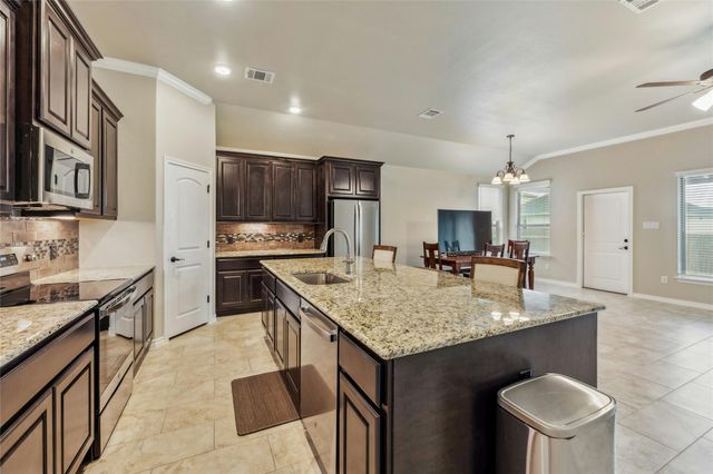 500 Seabiscuit DR, Jarrell, TX 76537