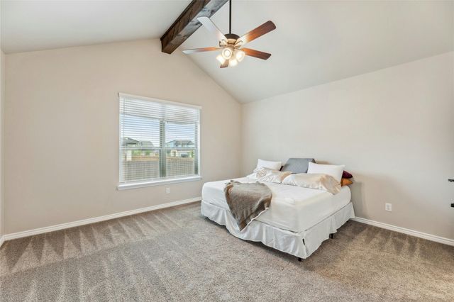 500 Seabiscuit DR, Jarrell, TX 76537