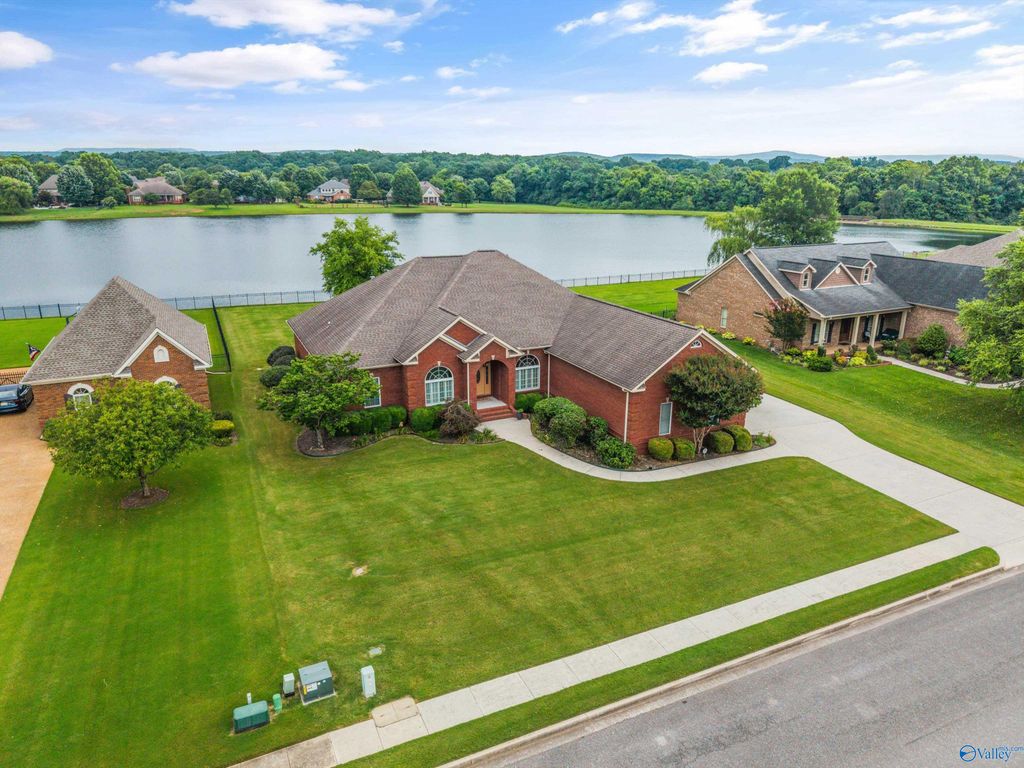 141 Break Water Drive, Huntsville, AL 35811